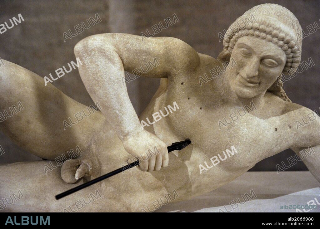 Aegina West Pediment. Sanctuary of Aphaia, Aegina Island, Greece. Reconstruction by Bertel Thorvaldsen (1770-1884). 19th century. Fallen trojan warrior. Glyptothek Museum. Munich. Germany.