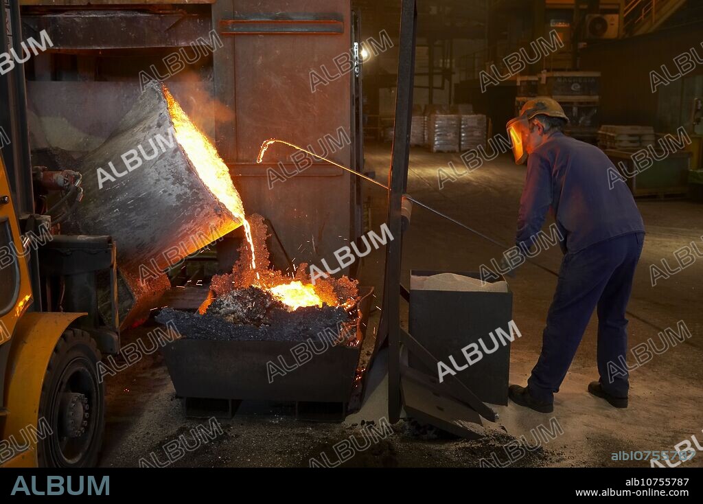 Fundiciones Urbina, Fabricacion de piezas de hierro en fundicion gris con grafito esferoidal y laminar, Legutiano, Araba, Euskadi / Foundry, manufacturing iron parts. Basque Country, Spain.