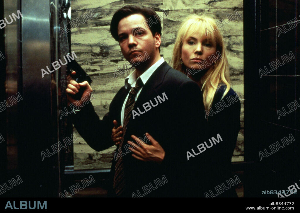 FRANK WHALEY y REBECCA DE MORNAY en MAS ALLA DEL LIMITE, 1995 (THE OUTER LIMITS), dirigida por ALLAN EASTMAN y MICHAEL ROBINSON. Copyright ALLIANCE ATLANTIS COMMUNICATIONS.