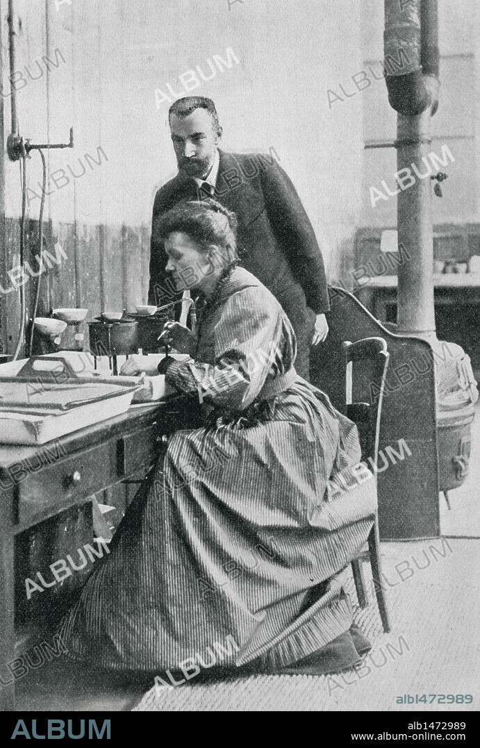 CURIE, Pierre (París,1859-1906); Marie (Varsovia, 1867-Sallanches, 1934). Físicos franceses. Descubridores del radio en el año 1898. Recibieron el Premio Nobel de Química en el año 1903. Retrato de Pierre y Marie en el laboratorio. aÑO 1904.