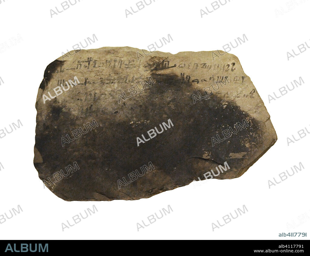 Ostracón con inscripción hierática. Piedra caliza y tinta. 1189-1077 a.C. Dinastía XX. Imperio Nuevo. Año 4 de Ramsés IV. Procedente de Deir el-Medina, Tebas (Luxor), Egipto. Museo Arqueológico Nacional. Madrid. España.