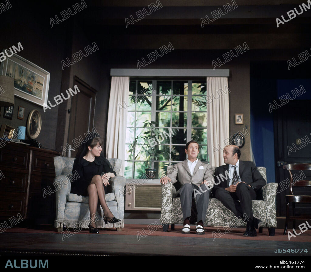 MIHURA, MIGUEL. ESCRITOR ESPAÑOL. MADRID 1905-1977. TEATRO."LA DECENTE" REPRESENTACION TEATRAL EN MADRID, AÑO 1967. ELENA MARIA TEJEIRO. MANUEL GOMEZ BUR, FERNANDO DELGADO.