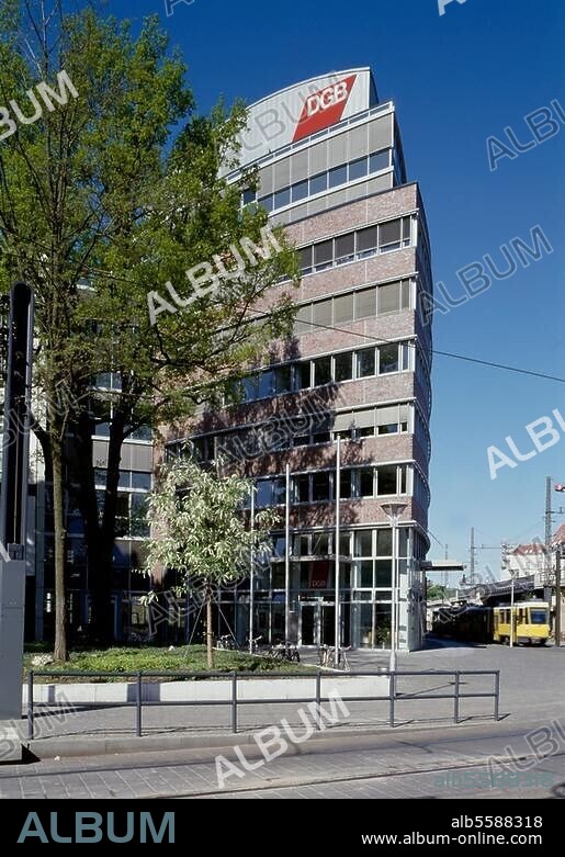 Berlin, Bezirk Mitte, DGB-Haus, Henriette-Herz-Platz 2. Außenansicht. Foto, 2001.