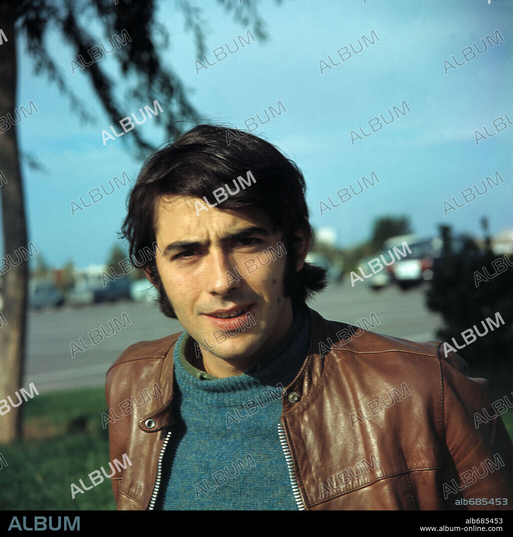JOAN MANUEL SERRAT en PALABRAS DE AMOR, 1968, dirigida por ANTONI RIBAS. Copyright BALCAZAR P.C.