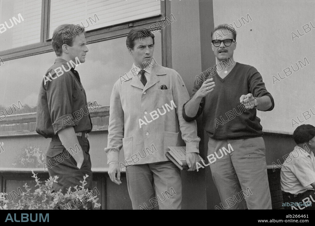 FRANCISCO ROVIRA BELETA, MANUEL GIL y PIERRE BRICE en LOS ATRACADORES, 1962, dirigida por FRANCISCO ROVIRA BELETA. Copyright PEFSA FILMS.