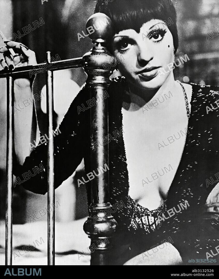 LIZA MINNELLI in CABARET, 1972, directed by BOB FOSSE. Copyright ABC/ALLIED ARTISTS.