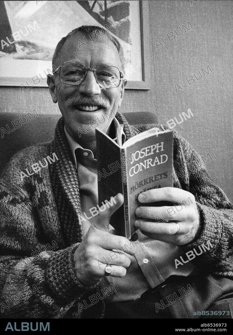 MALMÖ 19840215 . Max von Sydow vid uppläsningen av Joseph Conrads Mörkrets Hjärta för Sveriges Radio . Foto: Göran Strandberg / Skånereportage / TT / Kod: 37081.
