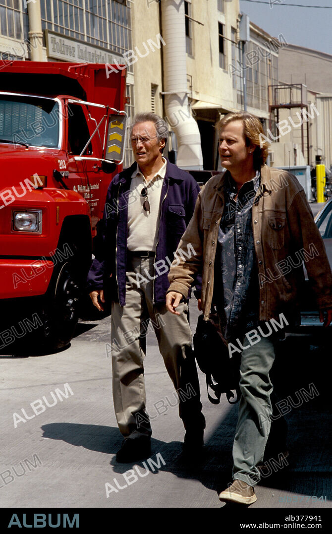 CLINT EASTWOOD y JEFF DANIELS en DEUDA DE SANGRE, 2002 (BLOOD WORK), dirigida por CLINT EASTWOOD. Copyright WARNER BROS. PICTURES / WALLACE, MERIE W.