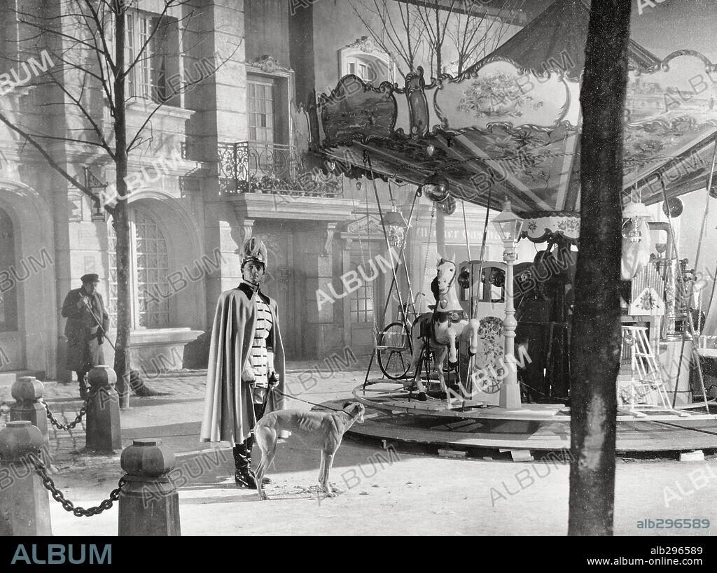 GERARD PHILIPE en LA RONDA, 1950 (LA RONDE), dirigida por MAX OPHÜLS. Copyright SACHA GORDINE PRODS.