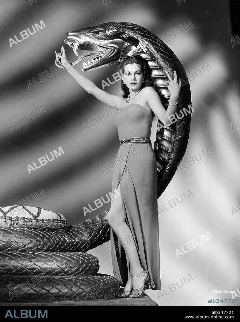 MARIA MONTEZ en LA REINA DE COBRA, 1944 (COBRA WOMAN), dirigida por ROBERT SIODMAK. Copyright UNIVERSAL PICTURES.
