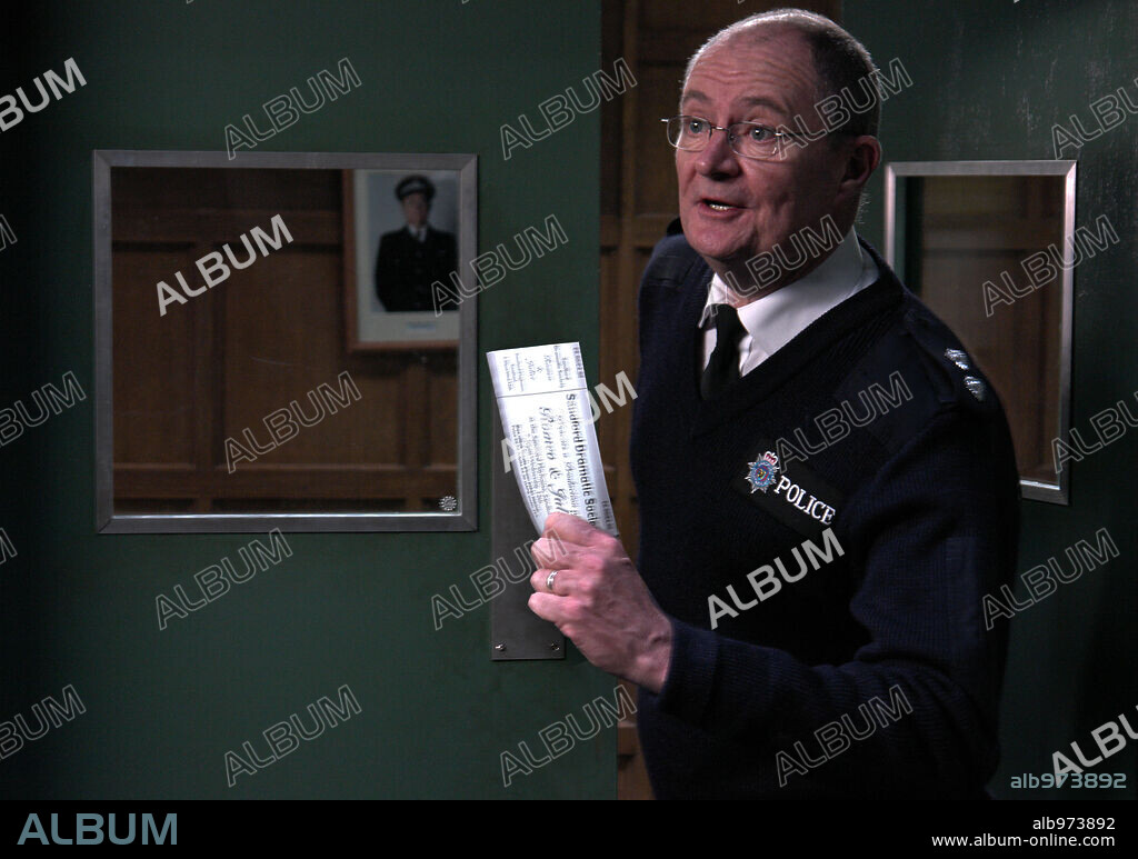 JIM BROADBENT in HOT FUZZ, 2007, directed by EDGAR WRIGHT. Copyright WORKING TITLE FILMS / NETTHEIM, MATT.