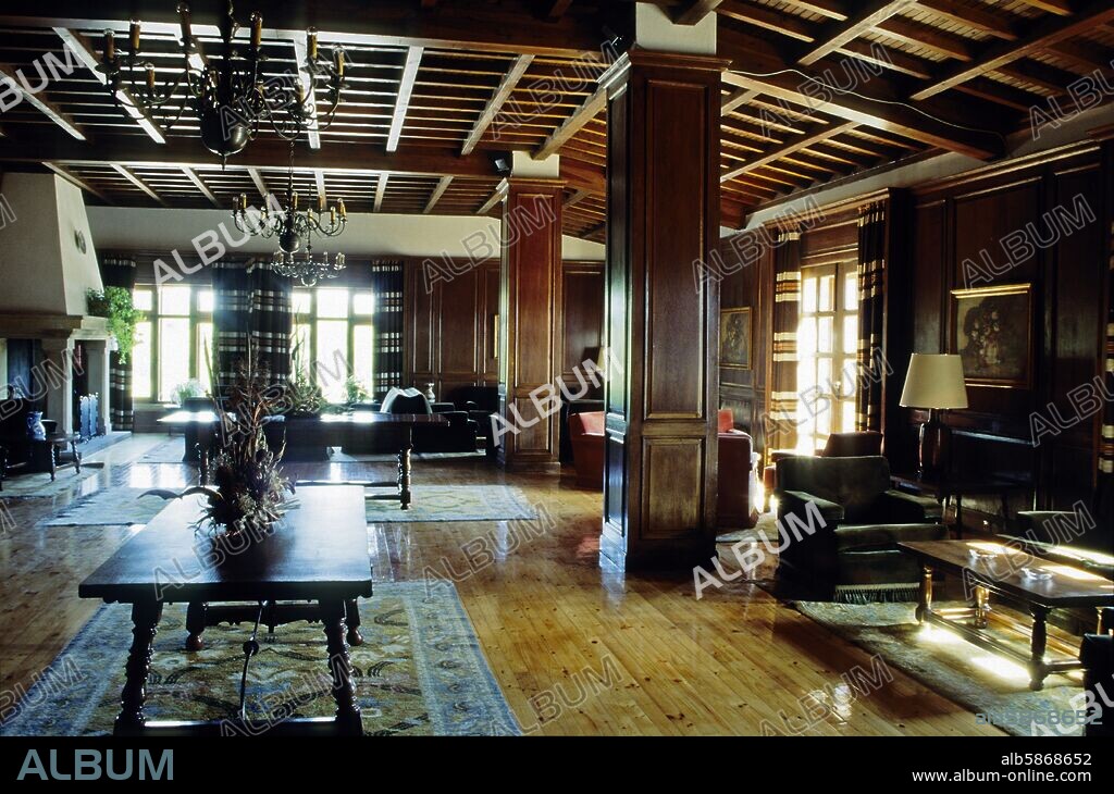 Cervera de Pisuerga, Parador Nacional de Turismo / National Hotels ; interior lounge.