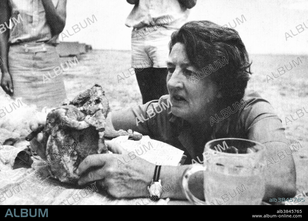 Archaeologist Mary Douglas Nicol Leakey (1972).