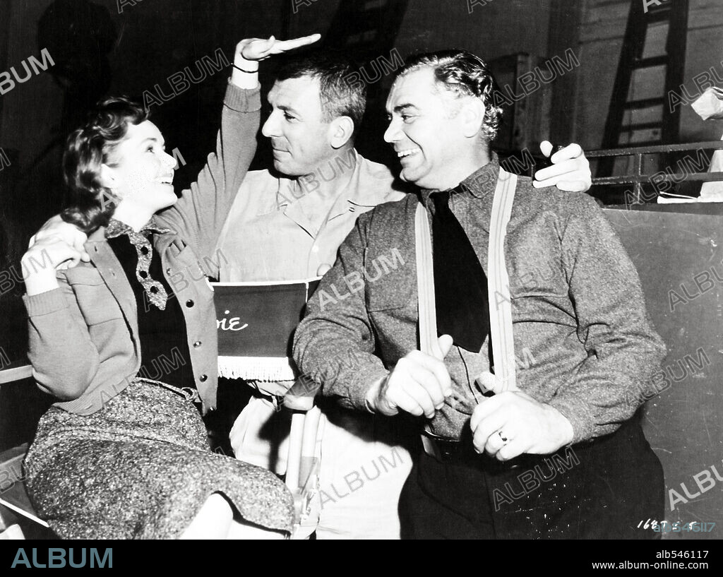 DEBBIE REYNOLDS, ERNEST BORGNINE and RICHARD BROOKS in THE CATERED AFFAIR, 1956, directed by RICHARD BROOKS. Copyright M.G.M.