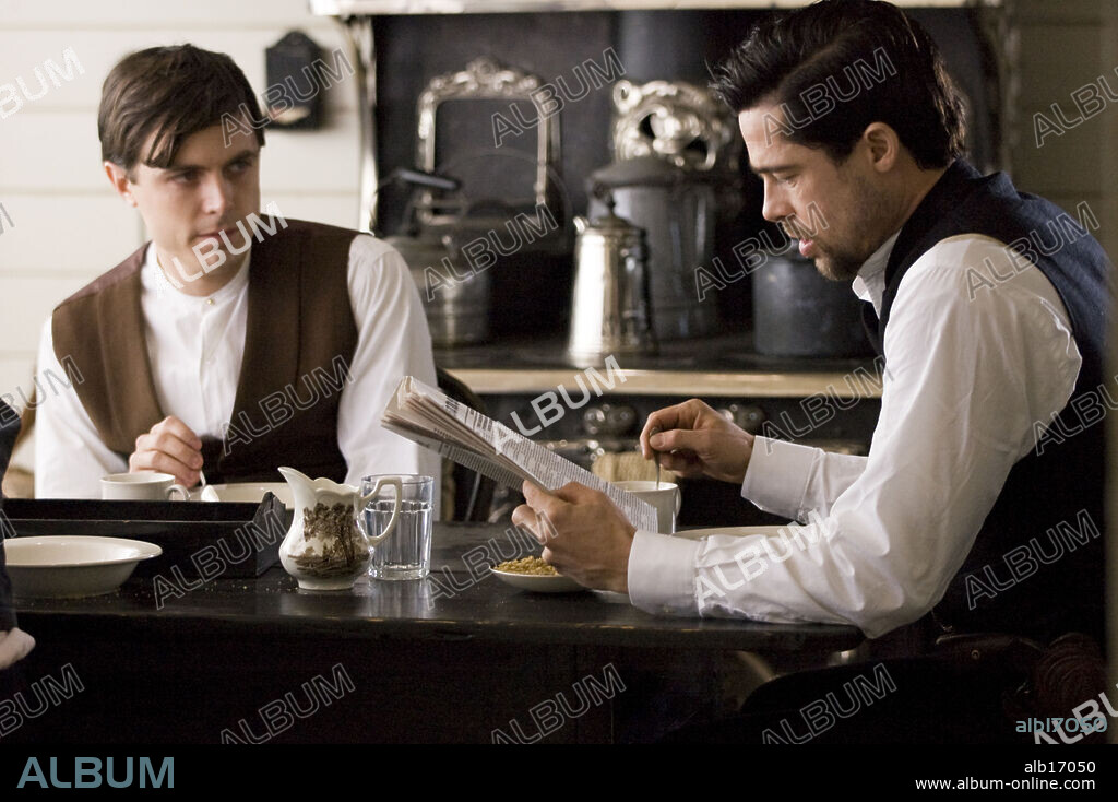 BRAD PITT und CASEY AFFLECK in THE ASSASSINATION OF JESSE JAMES BY THE COWARD ROBERT FORD, 2007, unter der Regie von ANDREW DOMINIK. Copyright WARNER BROS. / FRENCH, KIMBERLY.