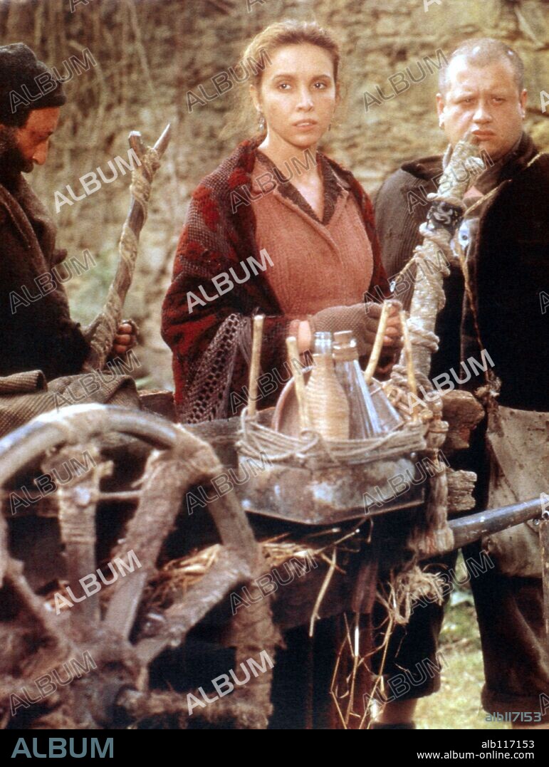 ANA BELEN y JUAN ECHANOVE en DIVINAS PALABRAS, 1987, dirigida por JOSE LUIS GARCIA SANCHEZ.