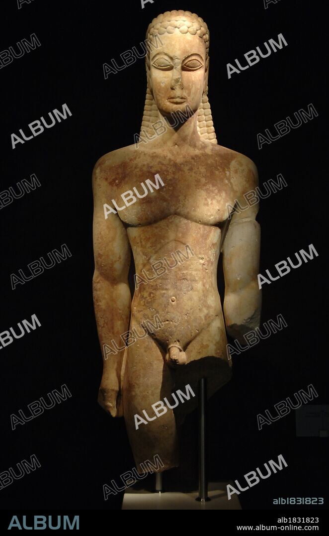 ARTE GRIEGO. S. VII-VI A. C. GRECIA. KOUROS DE LA PUERTA SACRA. Fechado entre los años 600-590 a. C. Localizado en el área de la Puerta Sacra. Museo del Cerámico. Atenas.