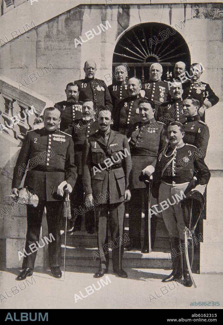JOSÉ ZEGRÍ. REVISTA B/N-1ER CONSEJO DIRECTORIO CON ALFONSO XIII EN EL PALACIO REAL DE MADRID 1923.