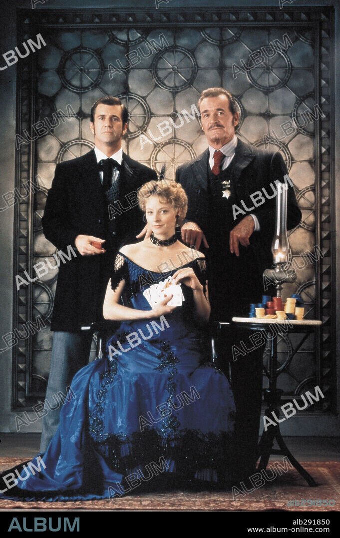 JAMES GARNER, JODIE FOSTER and MEL GIBSON in MAVERICK, 1994, directed by RICHARD DONNER. Copyright WARNER BROS.