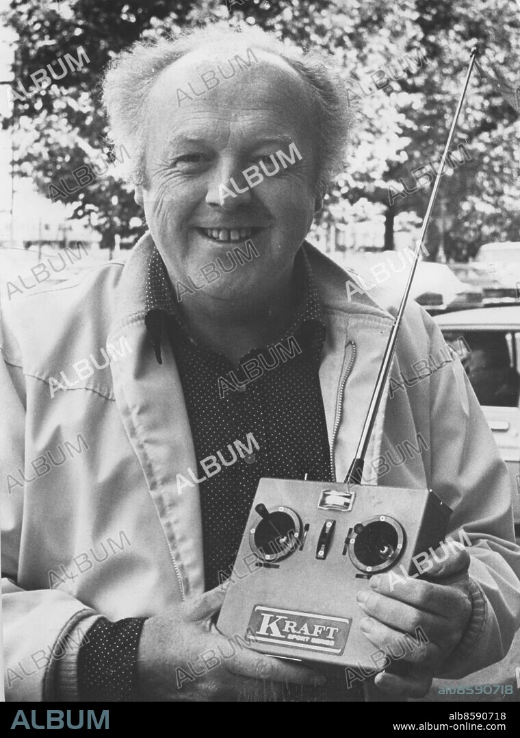 GÖTEBORG 1977-08-06.. Karl-Axel Thernberg - Carl-Axel Thernberg, Kalle Sändare. Kalle gillade att köra med modellflygplan - flyg var stort för honom. *** Local Caption *** GP Foto: Jarl Ahlström / Kamerareportage / TT / Kod: 2524.