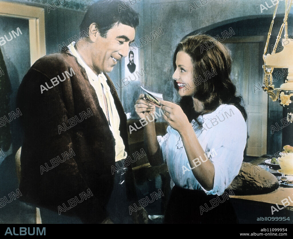 THE 25TH HOUR / La 25i me heure / F 1966 / Henri Verneuil / The farmer Johann Moritz (ANTHONY QUINN) and his wife Susanna (VIRNA LISI).