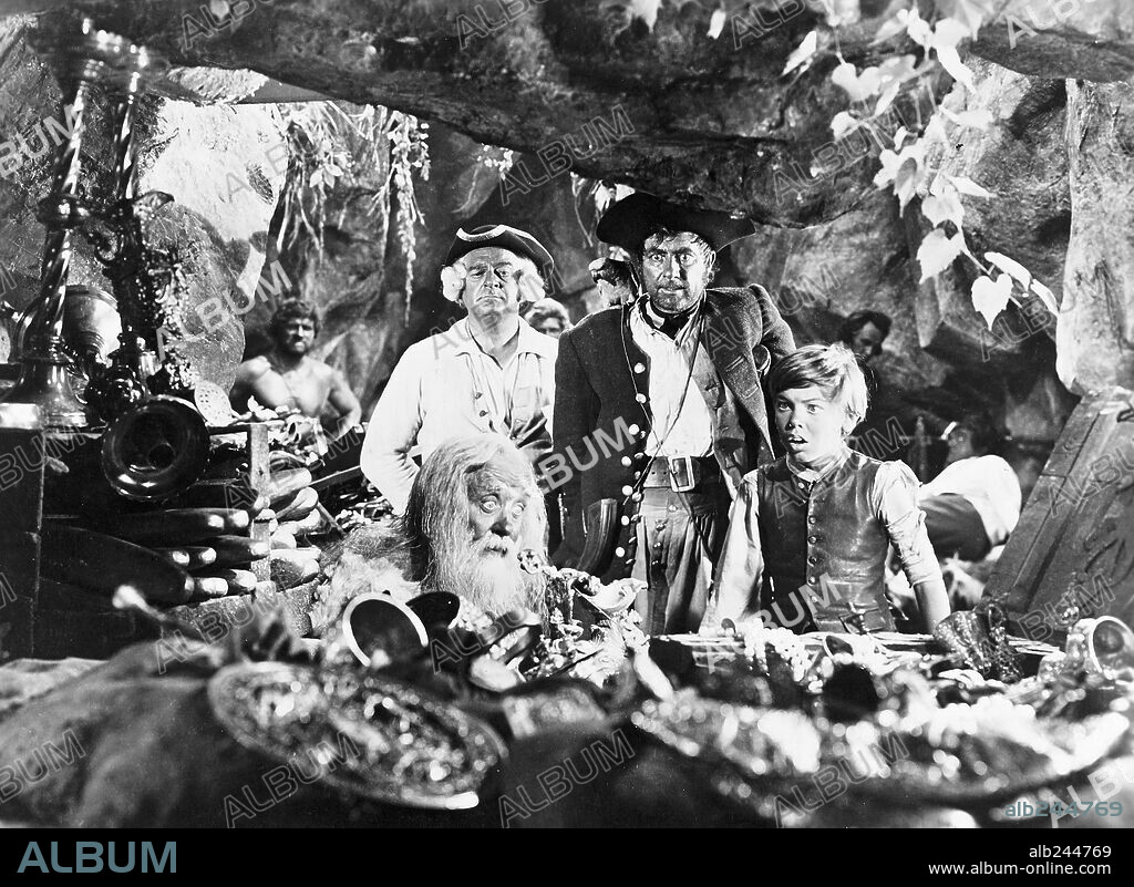 BOBBY DRISCOLL y ROBERT NEWTON en LA ISLA DEL TESORO, 1950 (TREASURE ISLAND), dirigida por BYRON HASKIN. Copyright DISNEY/RKO.
