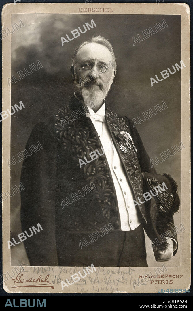 Theodore DUBOIS (1837-1924) en costume de l'Academie des Beaux-Arts. Envoi en 1912. Photographie de Charles GERSCHEL (1871-1948). Credit : Collection Kharbine-Tapabor.