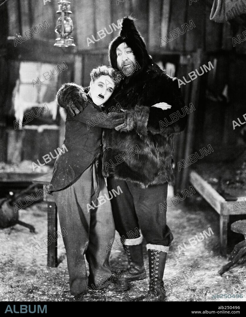 CHARLIE CHAPLIN and MACK SWAIN in THE GOLD RUSH, 1925, directed by CHARLES CHAPLIN. Copyright UNITED ARTISTS.
