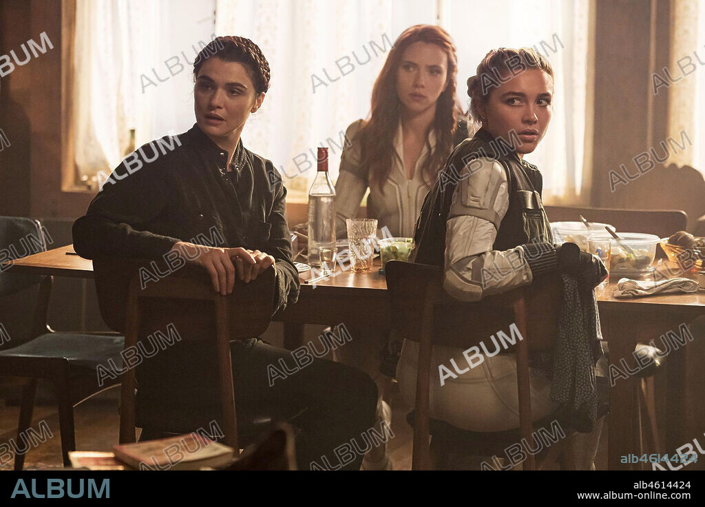 FLORENCE PUGH, RACHEL WEISZ and SCARLETT JOHANSSON in BLACK WIDOW, 2020, directed by CATE SHORTLAND. Copyright Marvel Studios / Zak Productions. Distribuida por Walt Disne.