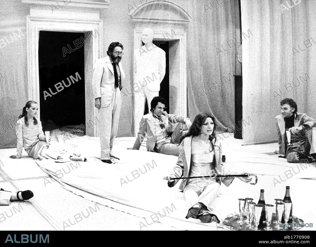 Franco Parenti, Raffella Azim, Simona Caucia and other actors on stage. The Italian actors Franco Parenti, Raffaella Azim and Simona Caucia acting in the comedy The Misanthrope (Le Misanthrope ou l'Atrabilaire amoureux) directed by Franco Parenti himself. Italy, 1977.