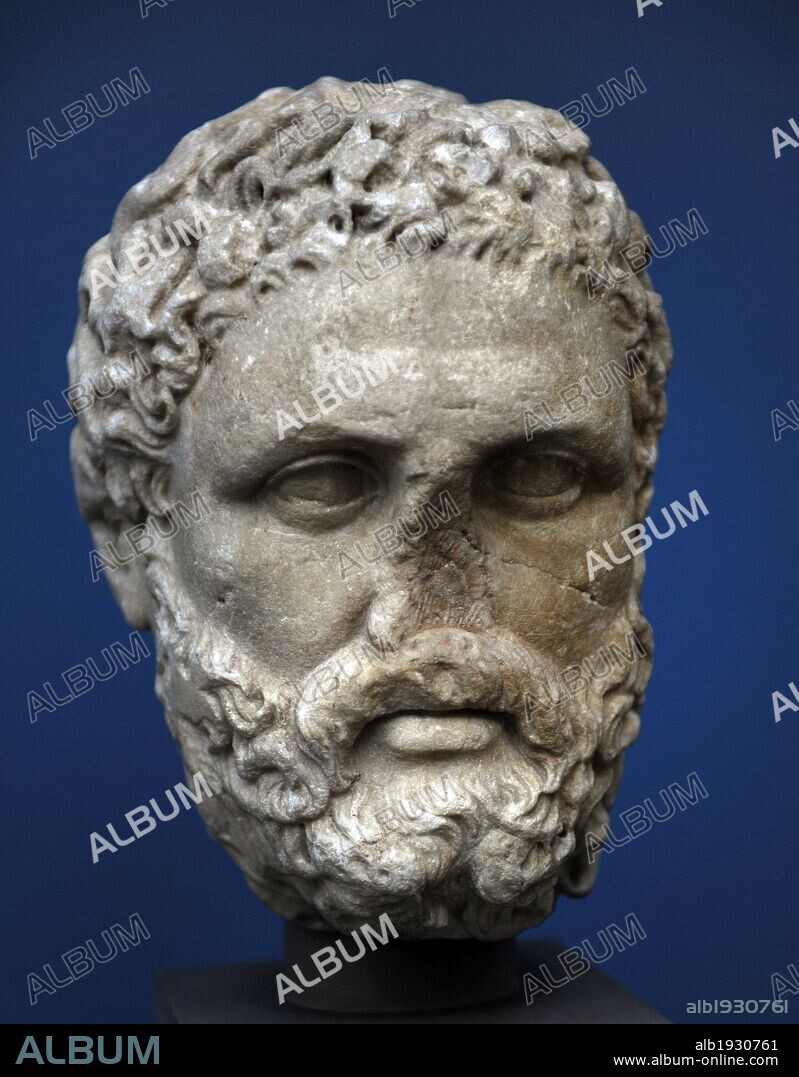 MITOLOGIA CLASICA. Héroe clásico HERCULES (HERACLES griego). Cabeza. Mármol. Escultura romana. S. I d. C. Procedente de la antigua ciudad romana de Tusculum, cerca de la actual Frascati. Italia. Museo Carlsberg Gyptotek. Copenhague. Dinamarca. Norte Europa.