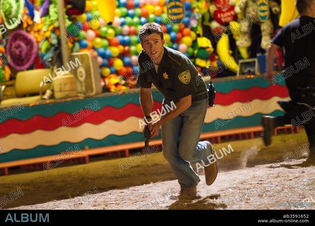SCOTT EASTWOOD in TEXAS CHAINSAW 3D, 2013, directed by JOHN LUESSENHOP. Copyright LIONSGATE.