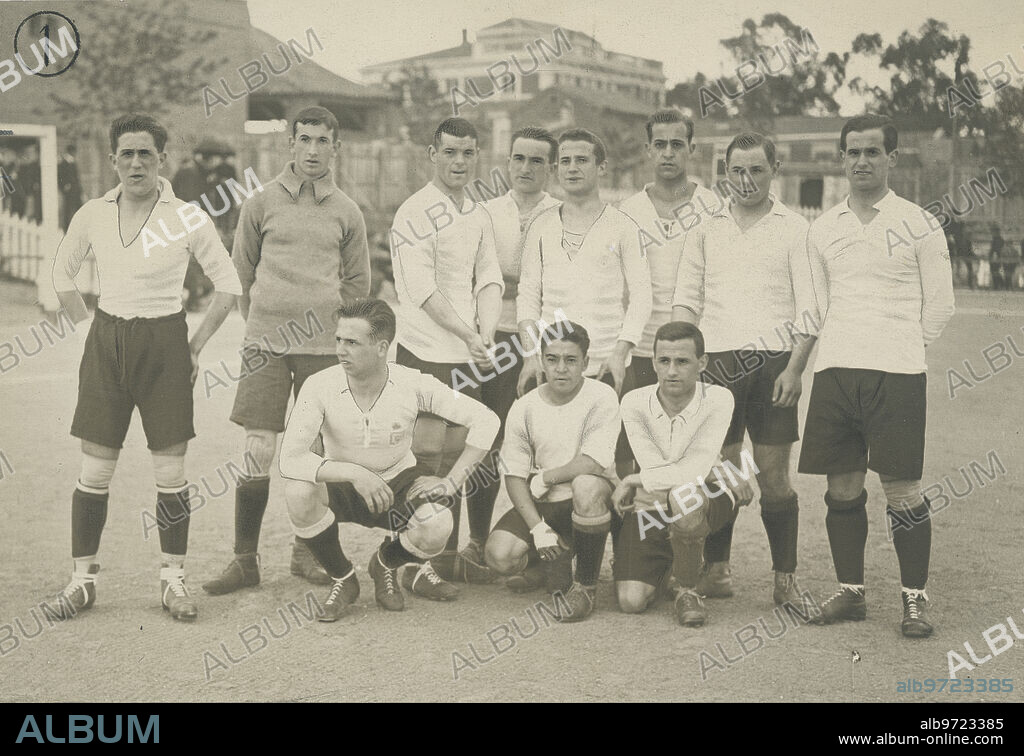 Madrid, 07/05/1918. Semifinal del Campeonato de España de Fútbol, disputada en el estadio de ODonnell entre el Real Unión de Irún y el Sporting de Gijón, que terminó con el resultado de 4 a 1, con victoria de los de Irún . En la imagen, la alineación del Real Unión, Muguruza, Carrasco, Múgica, R. Emery, Ener, Vázquez, Acosta, Amantegui, Patricio, Legarreta y Acosta.