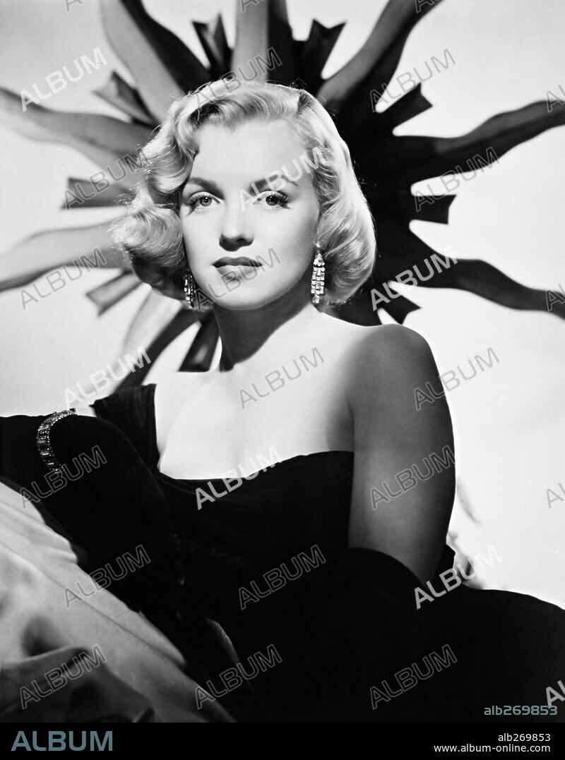 NORMA JEAN BAKER. MARILYN MONROE en LA JUNGLA DE ASFALTO, 1950 (THE ASPHALT JUNGLE), dirigida por JOHN HUSTON. Copyright M.G.M. / POWOLNY, FRANK.