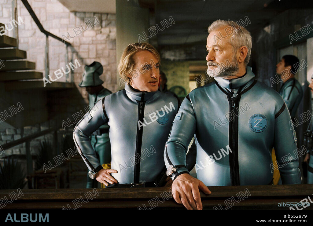 BILL MURRAY and OWEN WILSON in THE LIFE AQUATIC WITH STEVE ZISSOU, 2004, directed by WES ANDERSON. Copyright TOUCHSTONE PICTURES.