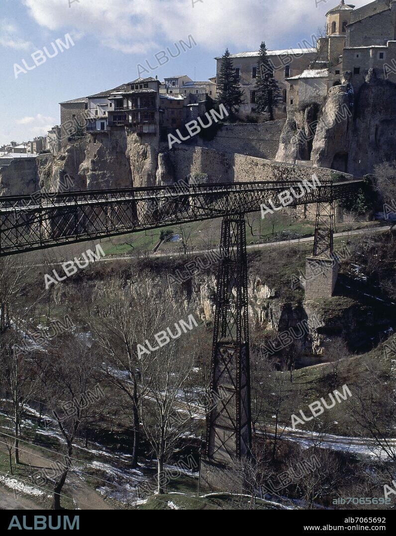 PUENTE DE SAN PABLO CONSTRUIDO EN 1902 SOBRE EL RIO HUECAR.