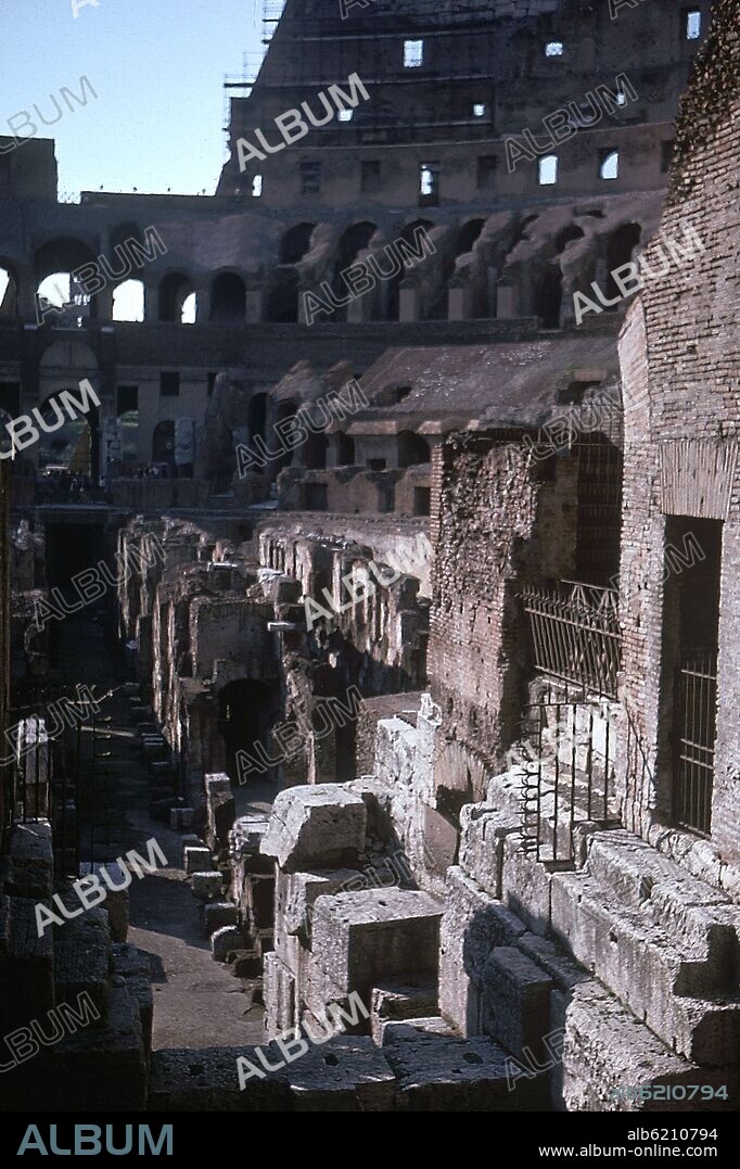 INTERIOR DEL COLISEO ROMANO CONSTRUIDO EN EL SIGLO I.