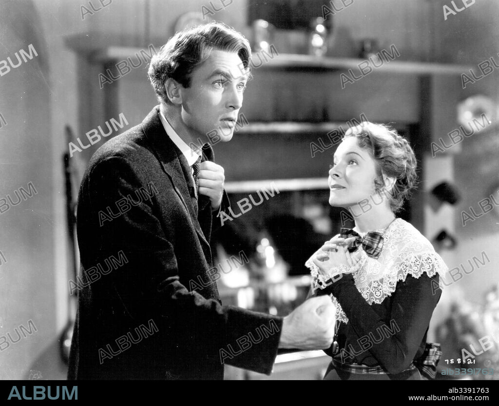 BRIAN AHERNE and HELEN HAYES in WHAT EVERY WOMAN KNOWS, 1934, directed by GREGORY LA CAVA. Copyright M.G.M.