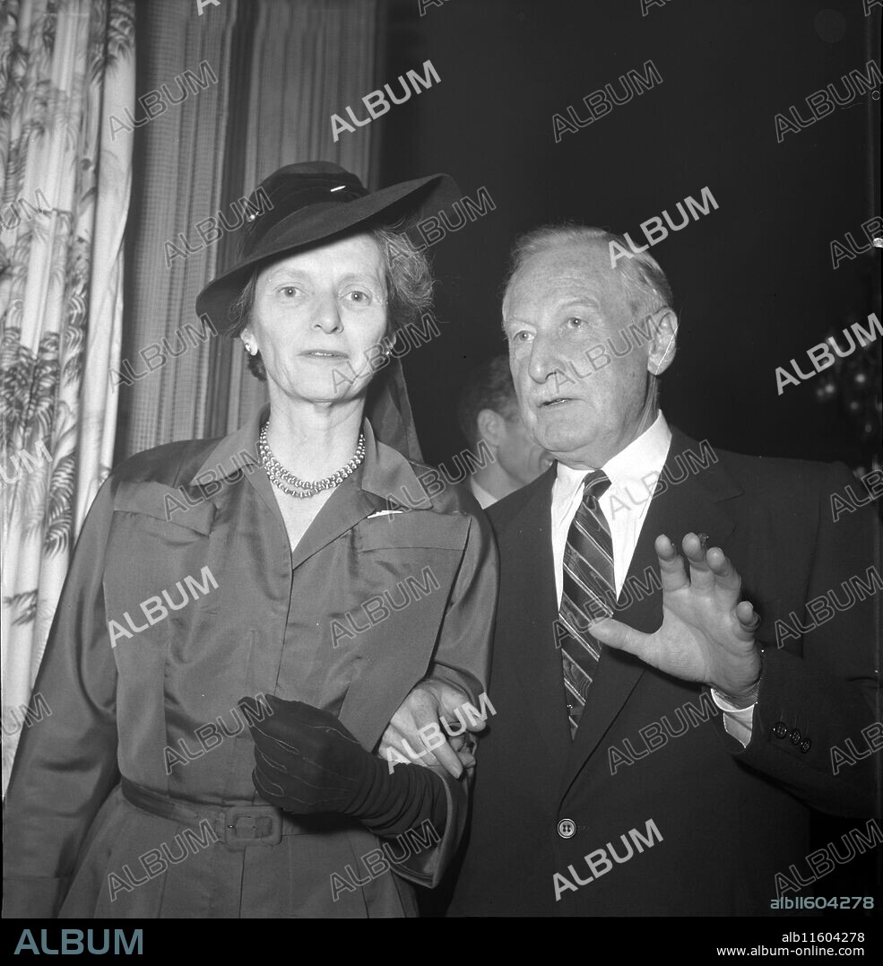 Miss Willis and Harlow Herbert Curtice, President of General Motors Corporation 1954 .