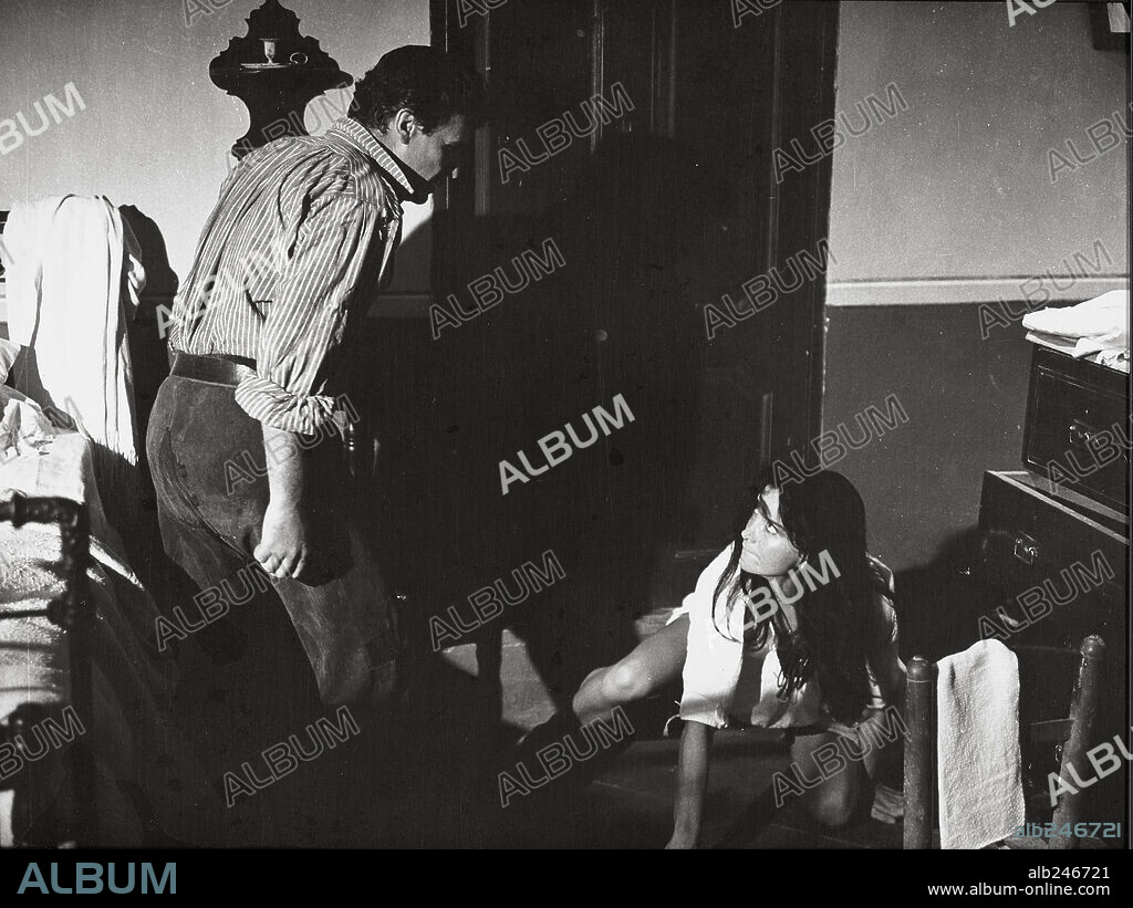 FRANCISCO RABAL y NURIA ESPERT en LAIA, 1972, dirigida por VICENTE LLUCH. Copyright PAC FILM BORDEIRE.
