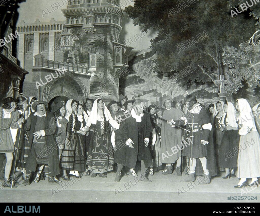 VEGA , FELIX LOPE DE. ESCRITOR ESPAÑOL. MADRID 1562 --1635. " FUENTEOVEJUNA " , REPRESENTACION TEATRAL EN MADRID , AÑO 1932.