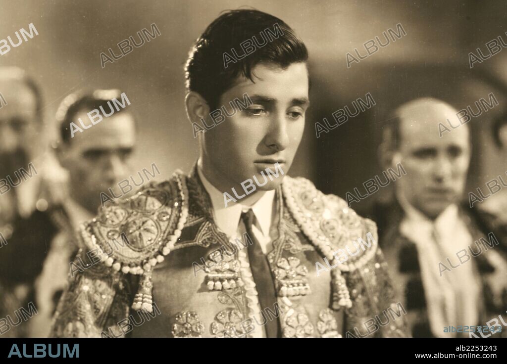 PEPIN MARTIN VAZQUEZ. MATADOR DE TOROS ESPAÑOL. SEVILLA 1927. FOTOGRAMA DE LA PELICULA " CURRITO DE LA CRUZ ". DE LUIS DE LUCIA AÑO 1948 EN LA QUE ACTUO EN EL PAPEL DE CURRITO.