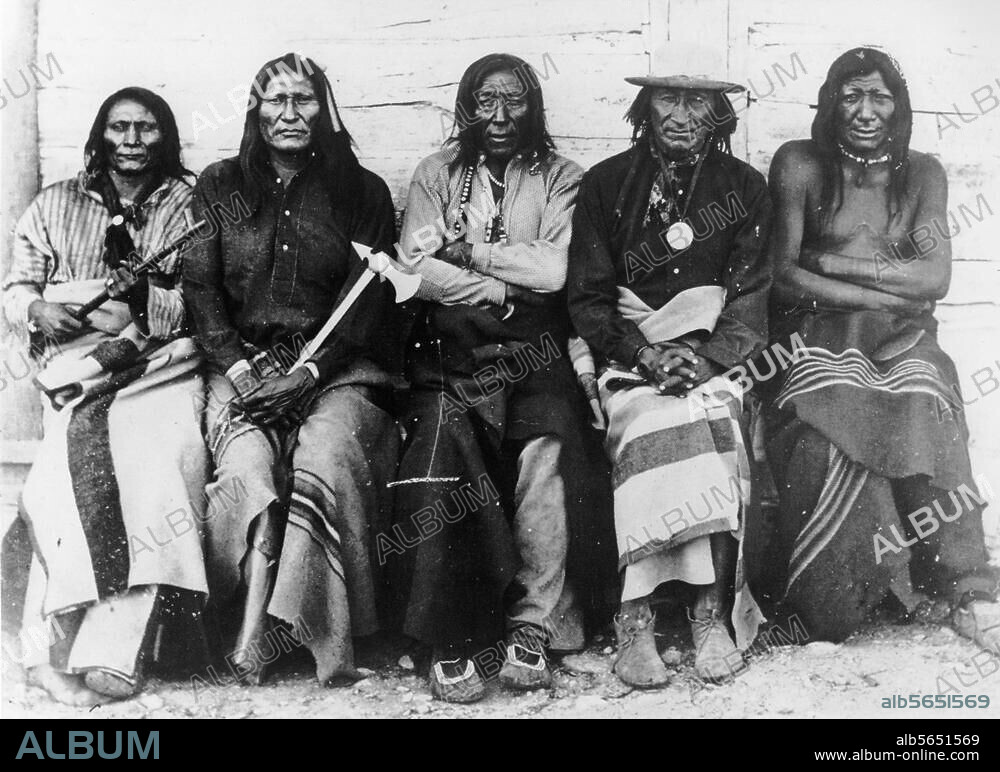 Ethnology / America. Crow-Indians (from l. Poor Elk with pipe, Black Foot with Tomahawk, Long Ear with whistle, He Shows His Face with peace medal, Old Onion with hair grip and necklace). Photograph, 1871 (W.H.Jackson).