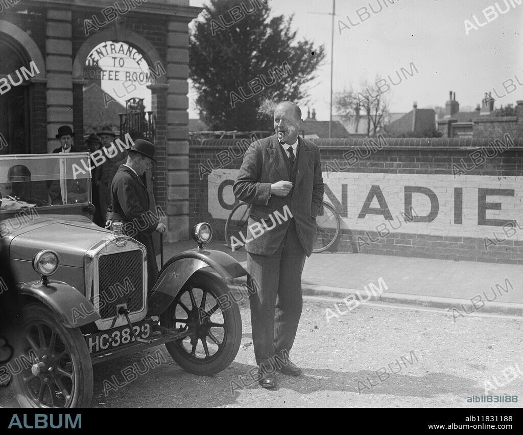 The bungalow murder charge. C W Mayo , the solicitor for the defence outside the court at Eastbourne. 6 May 1924.