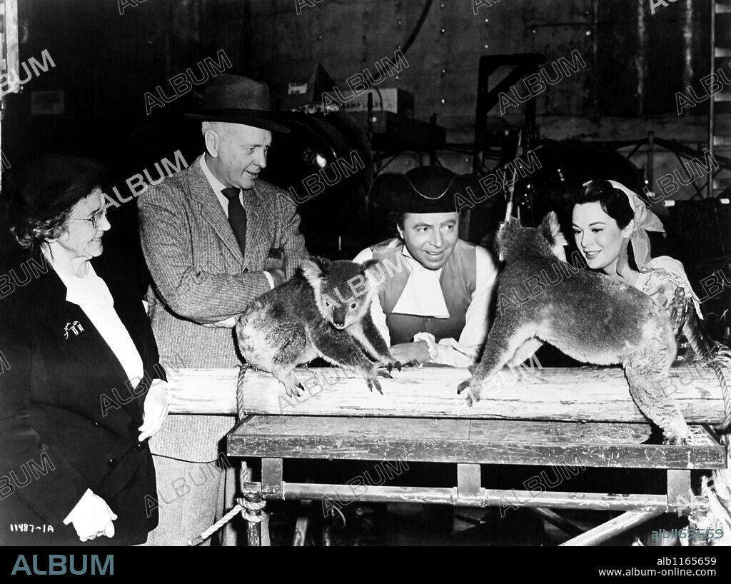 JAMES MASON, JOHN FARROW and PATRICIA MEDINA in BOTANY BAY, 1953, directed by JOHN FARROW. Copyright PARAMOUNT PICTURES.