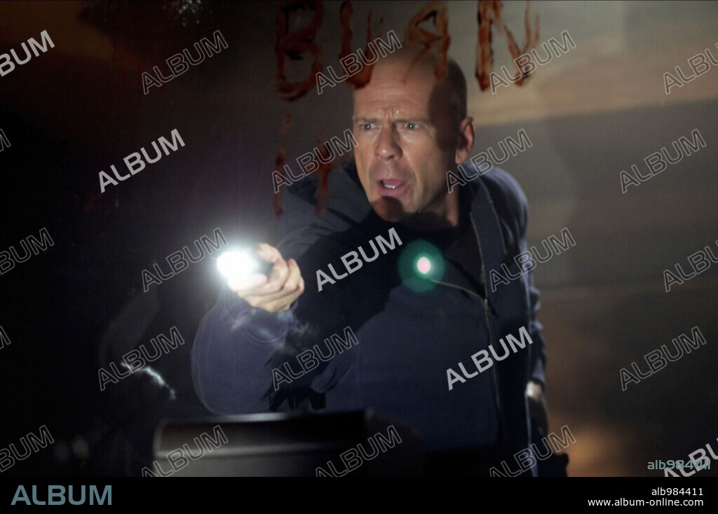 BRUCE WILLIS in HOSTAGE, 2005. Copyright MIRAMAX.