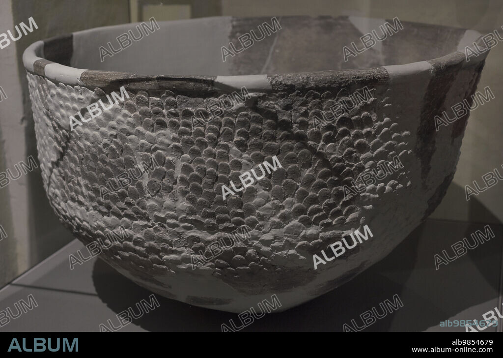 Neolithic Period. Temple Period (3600 to 2500 BC). Tarxien Temple Complex. Malta. Fragmented ceramic bowl with a slight carination at the lower part. Decorated with the applied pellet technique, by applying small pellets of clay to the body of the vessel before firing. Approximate height: 60 cm. Maximum diameter: 100 cm. National Museum of Archaeology. Valletta. Malta.