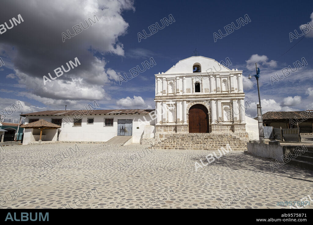 Iglesia católica Colonial, San Bartolomé Jocotenango, municipio del departamento de Quiché, Guatemala, America Central.
