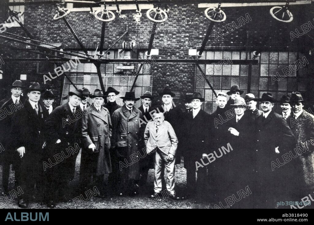 Electricity pioneer Charles Proteus Steinmetz (center in light-colored suit) poses with Albert Einstein (immediate left), Nikola Tesla (behind Einstein's right) and other inventors at the RCA Brunswick, New Jersey, wireless station in 1921. From left to right: Three unidentified men, David Sarnoff, Thomas J. Hayden, Ernst Julius Berg, S. Benedict, Albert Einstein, Nikola Tesla, Charles Proteus Steinmetz, A. N. Goldsmith, A. Malsin, Irving Langmuir, Albert W. Hull, E. B. Pillsbury, Saul Dushman, Richard Howland Ranger, George Ashley Campbell and two unidentified men.