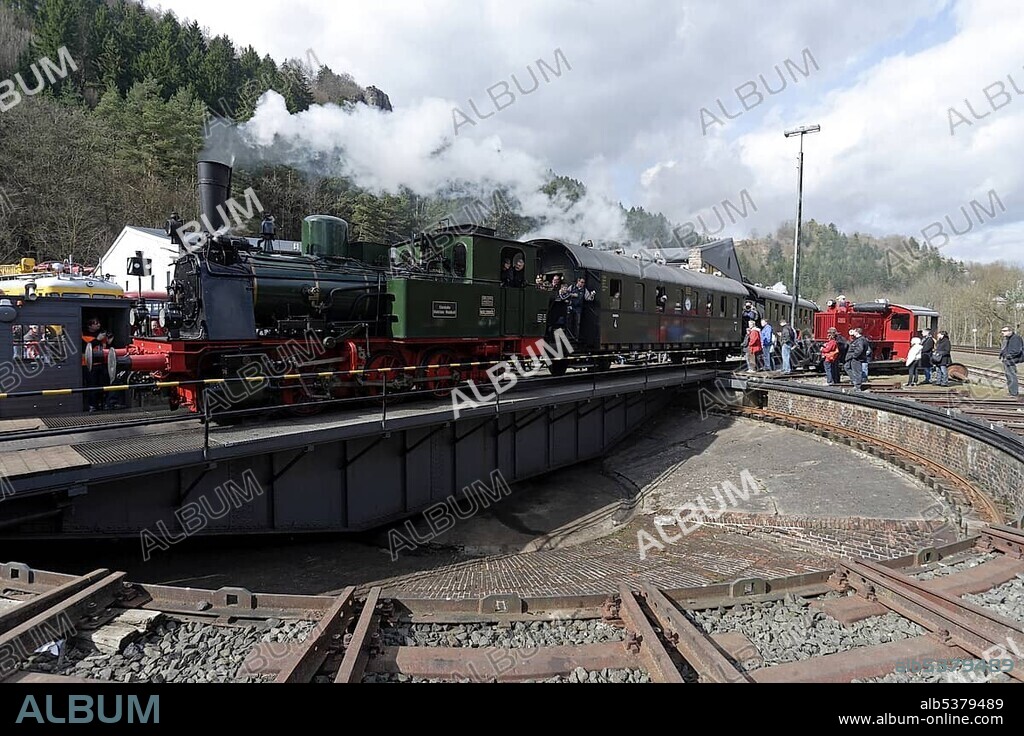 Dampfspektakel 2010 steam train show, Prussian steam engine T11-Hannover 7512 on the turntable at the railway depot, Gerolstein, Rhineland-Palatinate, Germany, Europe.